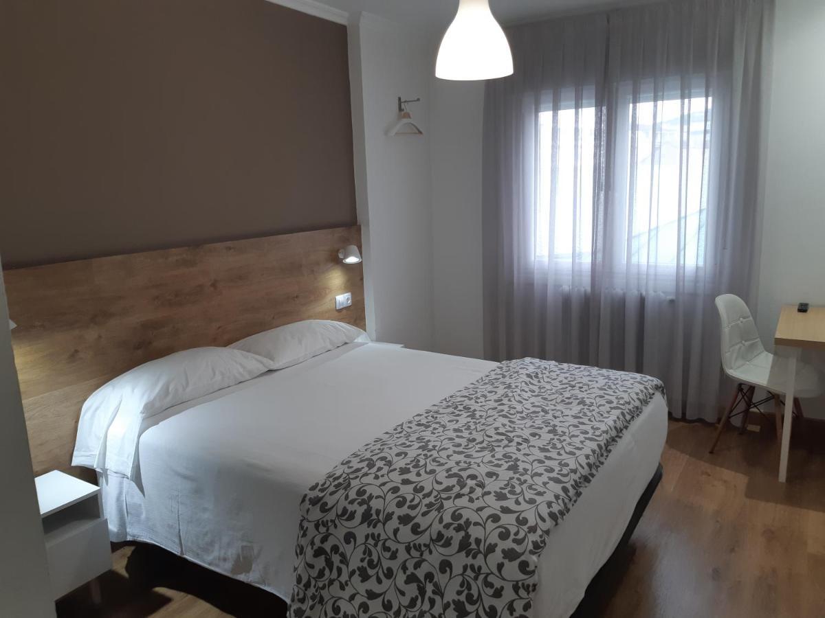 Hostal-Restaurante Lugano Верін Екстер'єр фото